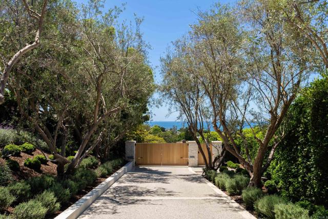 6260 Waverly Avenue, La Jolla CA: https://media.crmls.org/mediaz/7306dc86-aadc-413d-bec5-27db1320c7cc.jpg