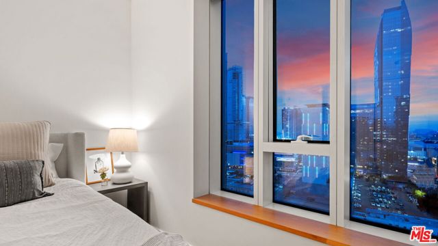 889 Francisco Street, Los Angeles CA: https://media.crmls.org/mediaz/730721f1-529f-4595-a673-581a516579f1.jpg