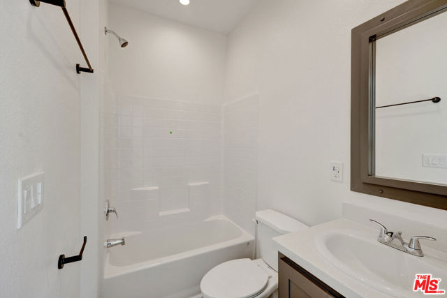 17650 Grand Avenue, Lake Elsinore CA: https://media.crmls.org/mediaz/73072a9c-5ef9-4dac-8b3a-561c9ba1e706.jpg