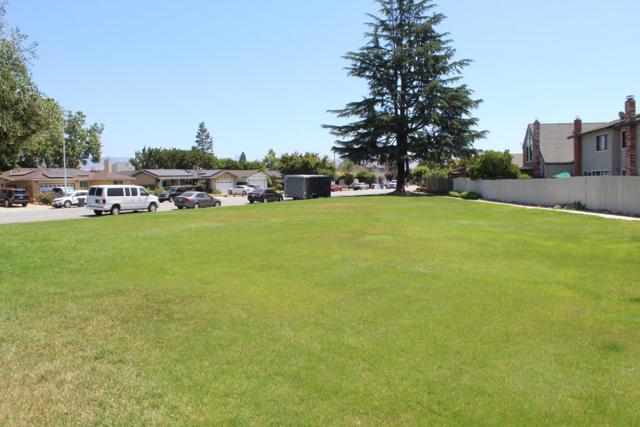 1025 Fillippelli Drive, Gilroy CA: https://media.crmls.org/mediaz/730738cc-c695-48e5-ba94-64dfc065eee4.jpg