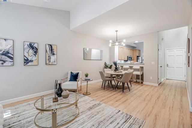 419 Saint Emilion Ct, Mountain View CA: https://media.crmls.org/mediaz/73078081-f481-49f7-affb-36fefddbafd6.jpg