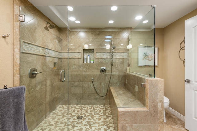 40 Joya Drive, Palm Desert CA: https://media.crmls.org/mediaz/7307a86e-d1d6-483e-906f-8b7d0d284e3b.jpg