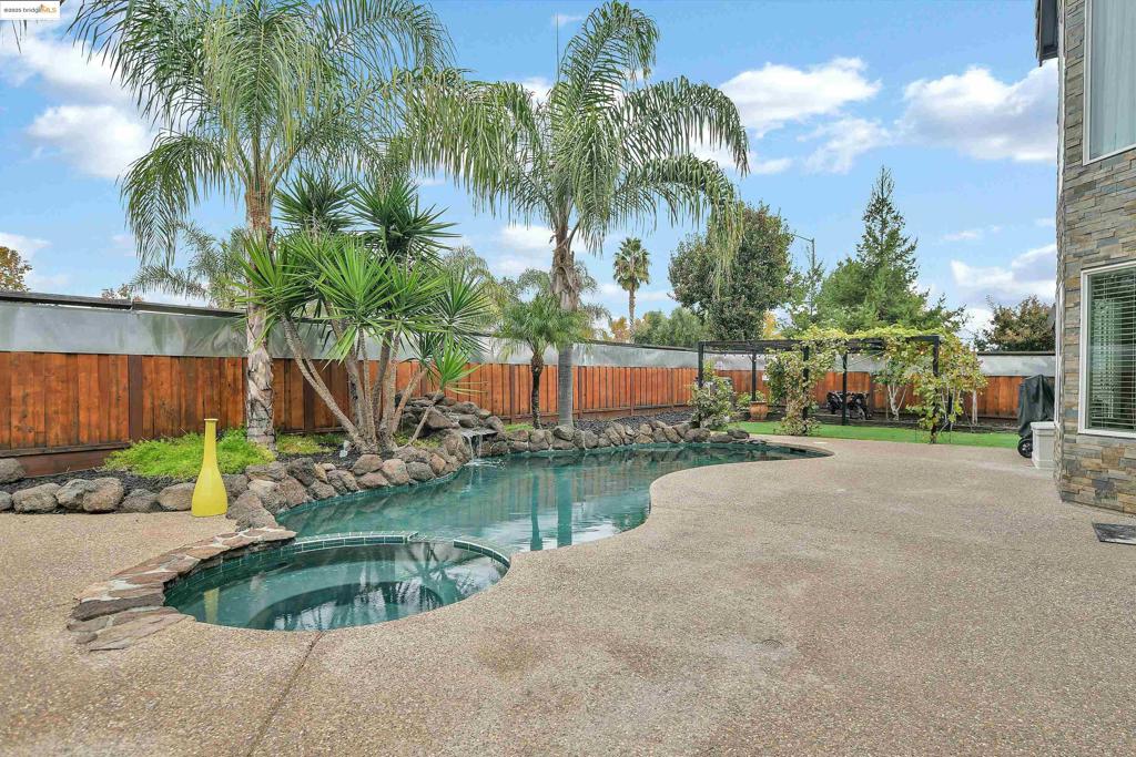 MLS #41117821 image #32