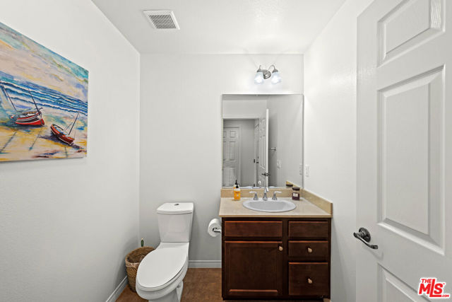 28504 Pietro Drive, Valencia CA: https://media.crmls.org/mediaz/73084482-b4d3-4038-b119-36df4d0d2f9f.jpg