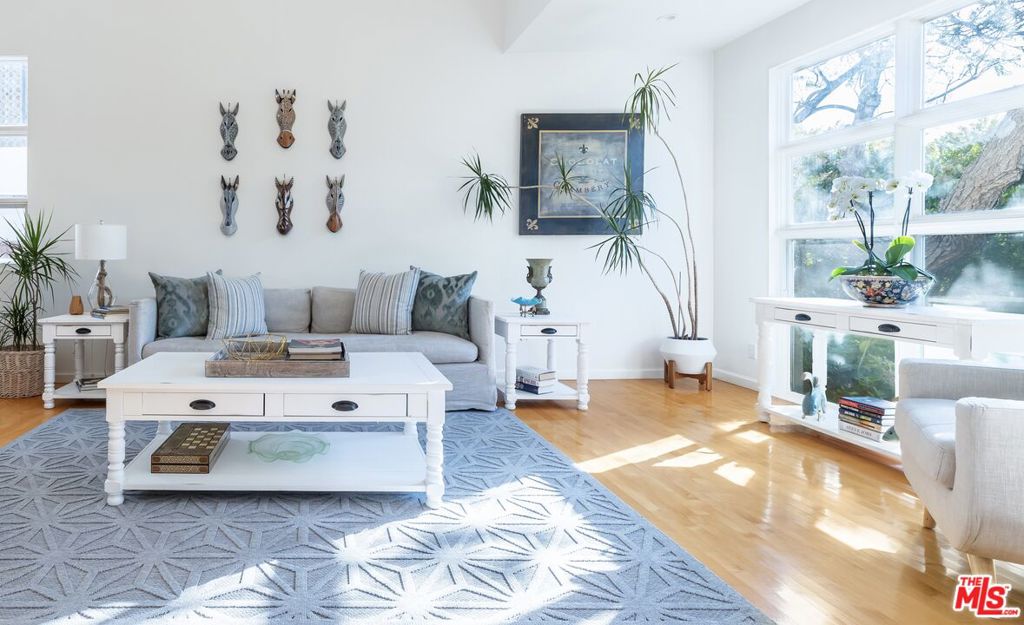 12318 Dorothy Street — architectural residence