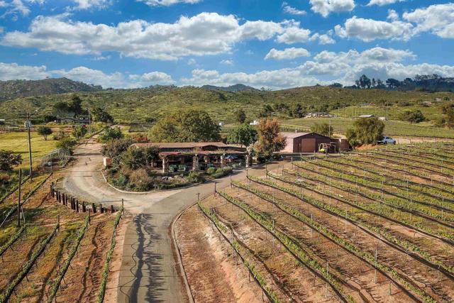 25260 E Old Julian Hwy, Ramona CA: https://media.crmls.org/mediaz/7308dbfa-4625-4c07-849e-13864474f554.jpg