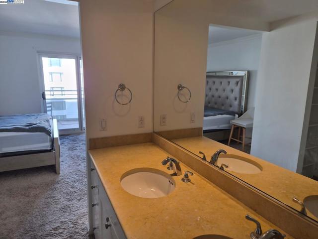 400 Beale St, San Francisco CA: https://media.crmls.org/mediaz/73092ef8-c9a9-4132-999e-6120c42d3958.jpg
