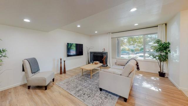 2 Morning Sun Court, Mountain View CA: https://media.crmls.org/mediaz/73095cd6-c377-4d5f-871d-7f07bd078f01.jpg