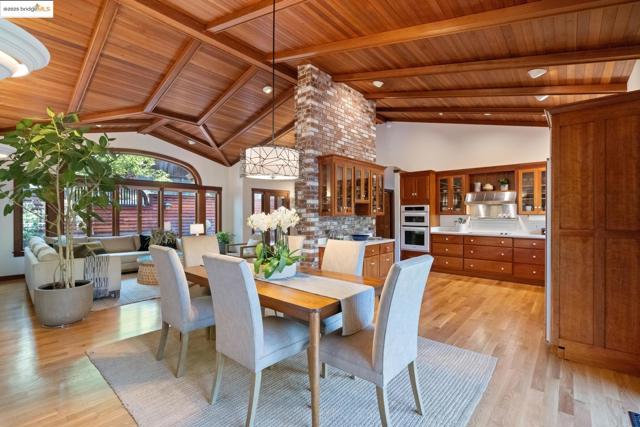 6890 Charing Cross Road, Berkeley CA: https://media.crmls.org/mediaz/73099b1f-93dd-4abc-8951-fa582e4402fb.jpg