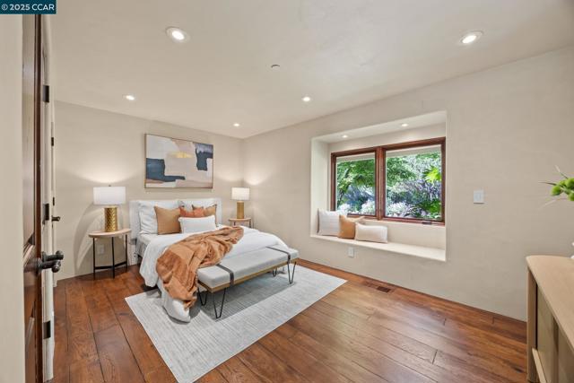 80 Rheem Blvd, Orinda CA: https://media.crmls.org/mediaz/7309da2a-5b19-41b3-bd00-5b51c3c5a339.jpg