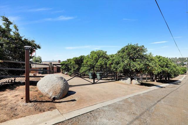 29481 Miller Road, Valley Center CA: https://media.crmls.org/mediaz/7309e547-73cb-44ea-93b7-ff9c827fcc1e.jpg