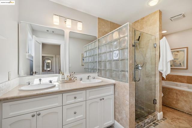 1071 Harvard Rd, Piedmont CA: https://media.crmls.org/mediaz/730a413e-5baa-46ed-9ca7-d197d102b073.jpg