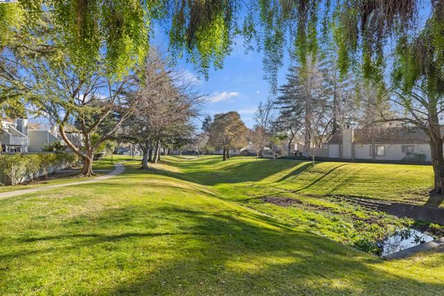5409 Cameo Ct, Pleasanton CA: https://media.crmls.org/mediaz/730af050-8bb7-48ba-9846-a1f11cddb1d2.jpg