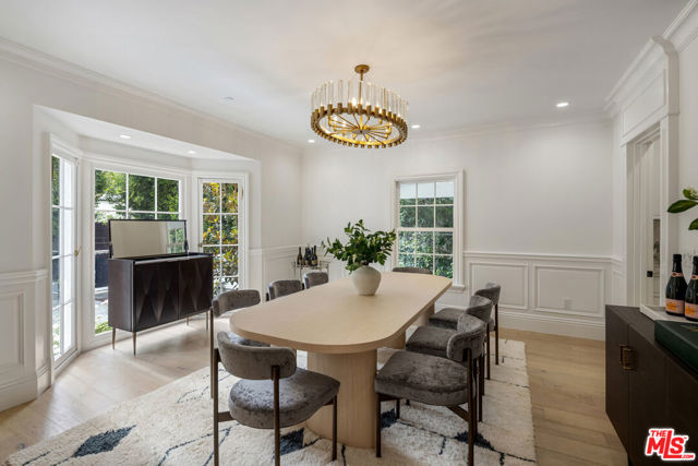 9885 Carmelita Avenue, Beverly Hills CA: https://media.crmls.org/mediaz/730b0eeb-6448-468c-949b-043aa0b7495c.jpg