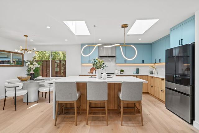 2049 Santa Cruz Avenue, Menlo Park CA: https://media.crmls.org/mediaz/730b9afc-341c-49d7-83c9-07eaf5b834f9.jpg