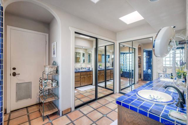 2848 Sunset Hills, Escondido CA: https://media.crmls.org/mediaz/730bd0ae-298c-4391-b438-f1115eb67ab4.jpg