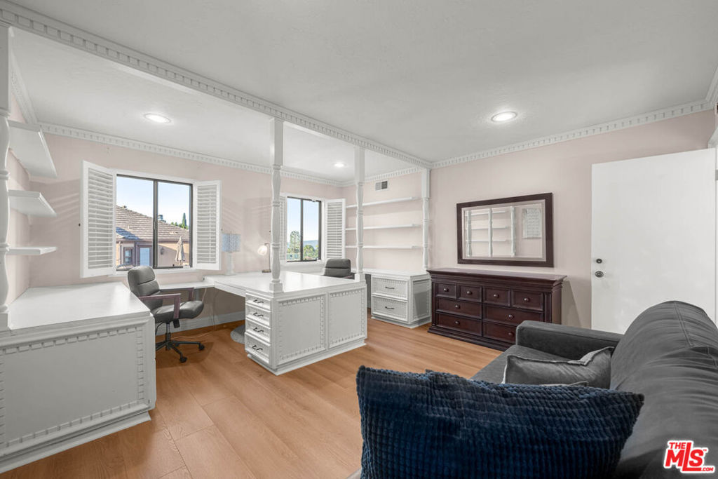 https://media.crmls.org/mediaz/730c309c-3a37-4924-8490-e885bfdd1b9b.jpg?preset=X-Large