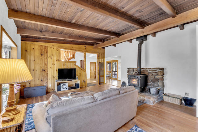 53340 Idyllbrook Drive, Idyllwild CA: https://media.crmls.org/mediaz/730c3d67-ed1e-4561-bb2b-66ee93680ed4.jpg