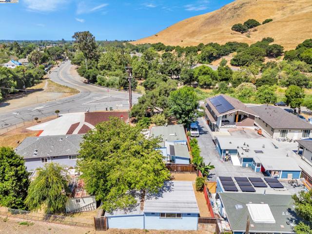 865 Old Canyon Road, Fremont CA: https://media.crmls.org/mediaz/730c6119-27d5-44c8-ae45-4c1772e41124.jpg