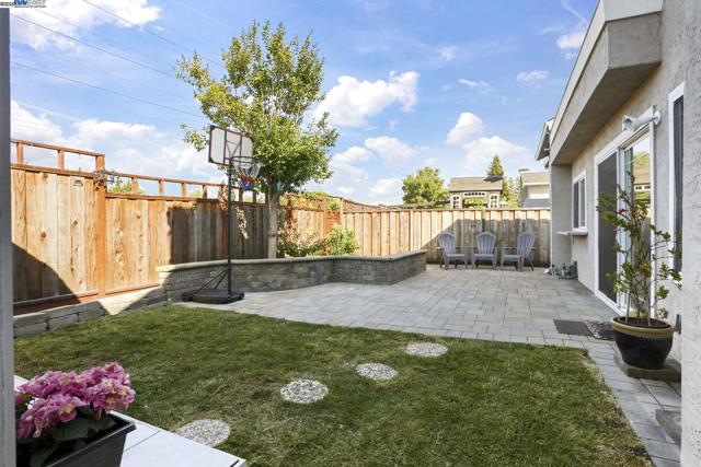 10034 Foxboro Cir, San Ramon CA: https://media.crmls.org/mediaz/730cf5c7-6911-4759-977b-e9bf01af0c0f.jpg