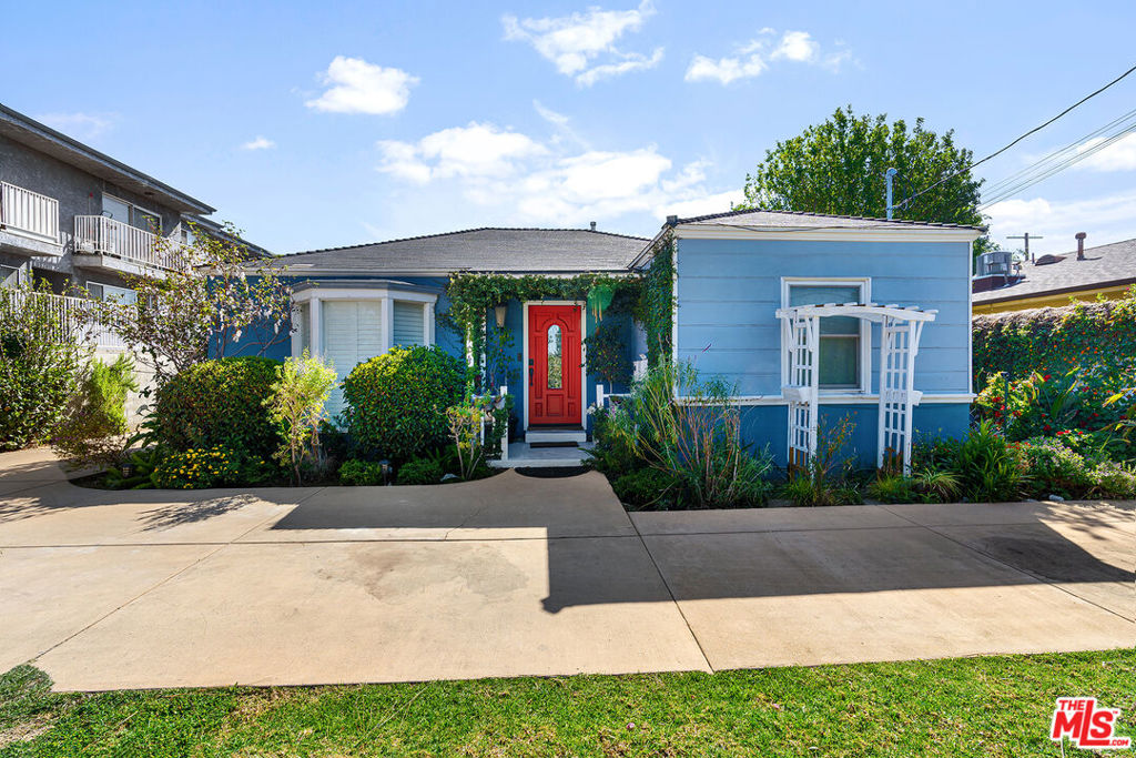 6704 Kester Avenue, Van Nuys, CA 91405