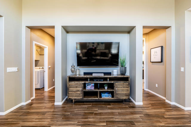 82820 Kingsboro Lane, Indio CA: https://media.crmls.org/mediaz/730dce38-094c-48a0-a51a-725fd50980c4.jpg