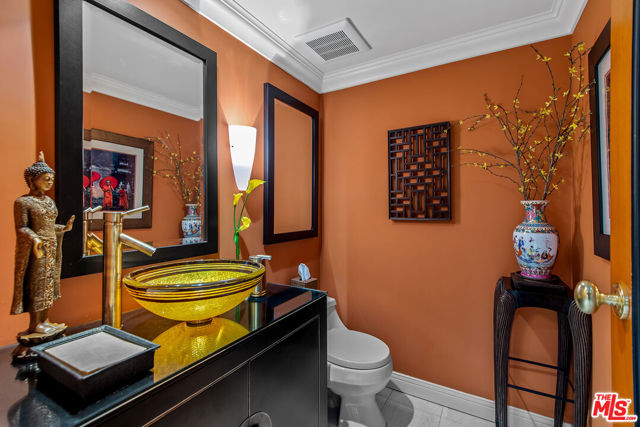 Image 7 of 26 For 851 Kings Road 207