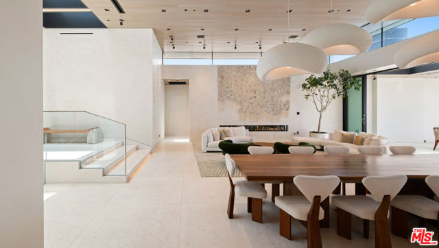 5012 Carbon Beach Terrace, Malibu CA: https://media.crmls.org/mediaz/73104aad-8c1b-4d1b-9671-9eb671110d11.jpg