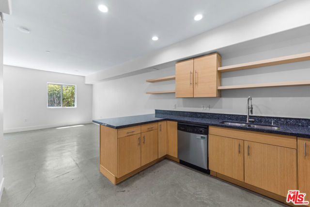 5232 Satsuma Avenue, North Hollywood CA: https://media.crmls.org/mediaz/73107595-1228-4dc5-9a9c-0bbb526fe869.jpg