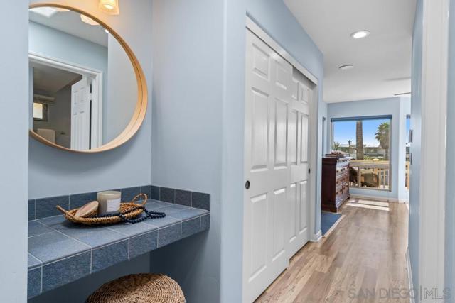 814 Kingston Ct, San Diego CA: https://media.crmls.org/mediaz/73109e0c-2dc9-4cf2-9593-9c5b66b5cf17.jpg