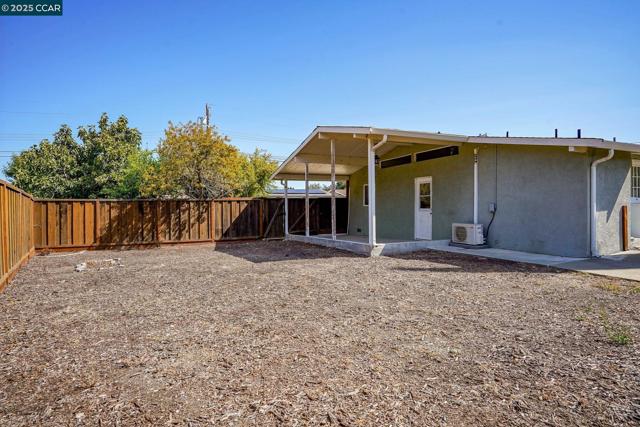 2206 Gehringer Dr, Concord CA: https://media.crmls.org/mediaz/7310b637-bc29-43e6-9925-ee13b06655a6.jpg