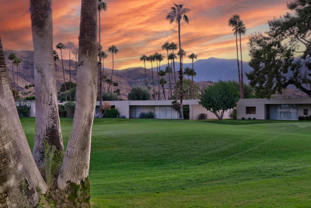 Image 4 of 70 For 160 Desert Lakes Drive