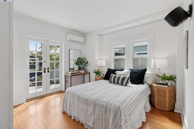951 Madison St, Albany CA: https://media.crmls.org/mediaz/73113514-1f96-4f84-9887-0f29ebfa132e.jpg