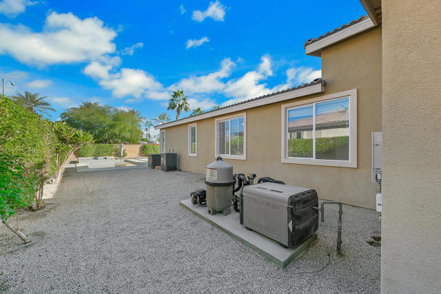 43820 Cape Cod Court, Indio CA: https://media.crmls.org/mediaz/73116138-7267-46da-bdee-242caf913892.jpg
