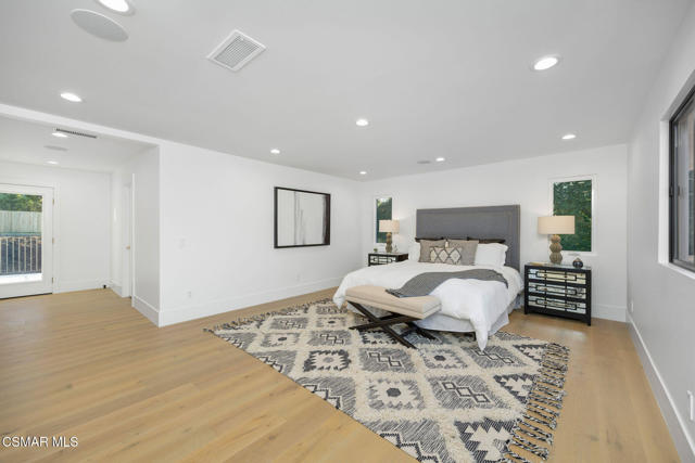 1324 La Granada Drive, Thousand Oaks CA: https://media.crmls.org/mediaz/7311c66a-b662-429d-b268-e588ebc881e0.jpg