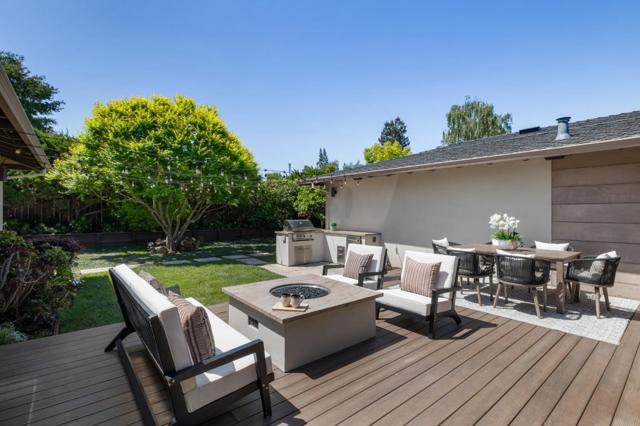 34 Carriage Court, Los Altos CA: https://media.crmls.org/mediaz/731282fb-50aa-49be-b8c9-c096d7c909a7.jpg