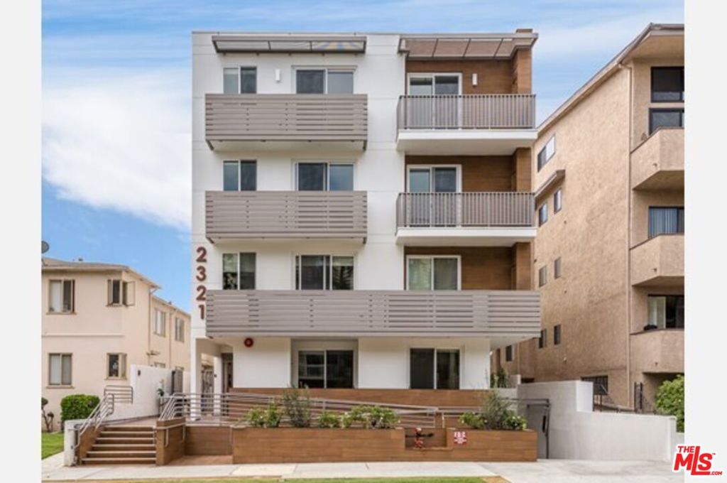 2321 Fox Hills Drive #302