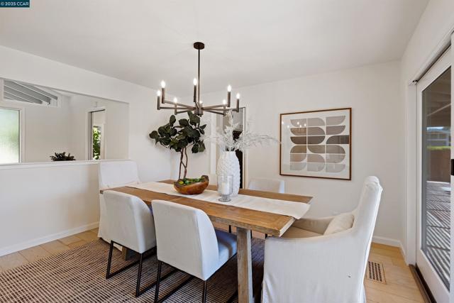 11 Breck Ct, Moraga CA: https://media.crmls.org/mediaz/73133b77-98dc-43c2-a52d-06ee01342c73.jpg