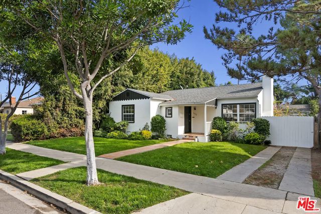 3032 Oakhurst Avenue, Los Angeles CA: https://media.crmls.org/mediaz/73134da3-1ae1-4b9c-8037-52c24c7d034c.jpg