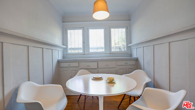 1130 S Hoover Street, Los Angeles CA: https://media.crmls.org/mediaz/7313672a-d153-4131-9517-903570107abf.jpg
