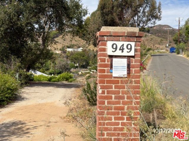 949 Las Lomas Avenue