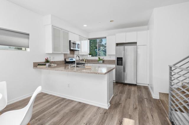 Detail Gallery Image 8 of 24 For 2187 Catalina Bld, San Diego,  CA 92107 - 2 Beds | 2/1 Baths