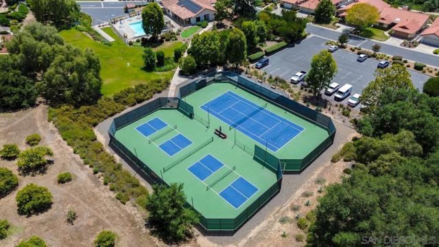 907 Ridge Heights Road, Fallbrook CA: https://media.crmls.org/mediaz/7314f07d-7ad9-446e-aa0a-571dce1f0b34.jpg
