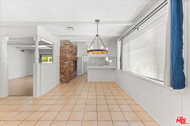 5013 Catalon Avenue, Woodland Hills CA: https://media.crmls.org/mediaz/7315ced1-06bb-4bca-b0b7-96cfcf68cd6f.jpg