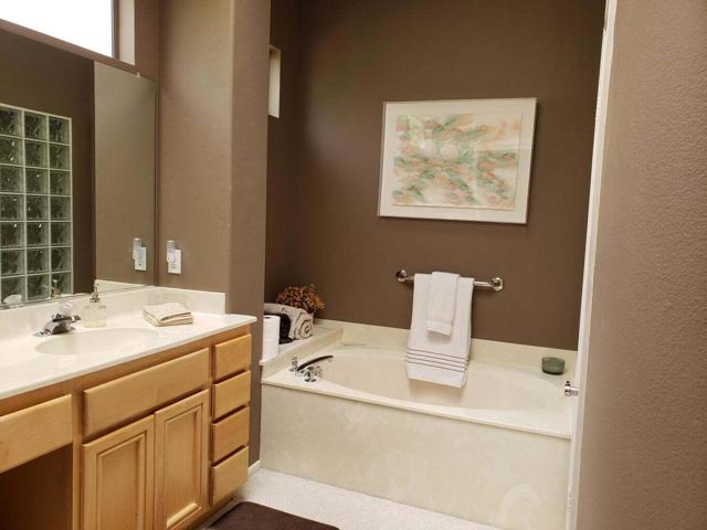 78786 Gorham Lane, Palm Desert CA: https://media.crmls.org/mediaz/73169063-f5df-404d-858c-7b1db5920bc5.jpg