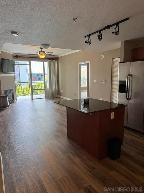1240 India St, San Diego CA: https://media.crmls.org/mediaz/73169449-4589-4acb-86cf-69801acdbbe1.jpg