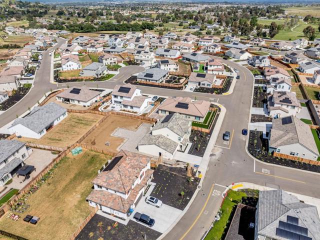 172 Vienna Way, Hollister CA: https://media.crmls.org/mediaz/731694de-2629-4f40-8c27-5b374852552c.jpg