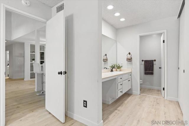 10250 Caminito Cuervo, San Diego CA: https://media.crmls.org/mediaz/73176055-e602-41d3-83e2-90e8454d6d44.jpg