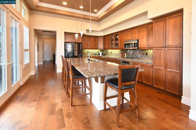 1759 Latour Ave, Brentwood CA: https://media.crmls.org/mediaz/7317fa37-4406-4080-ad10-600f6b524e79.jpg