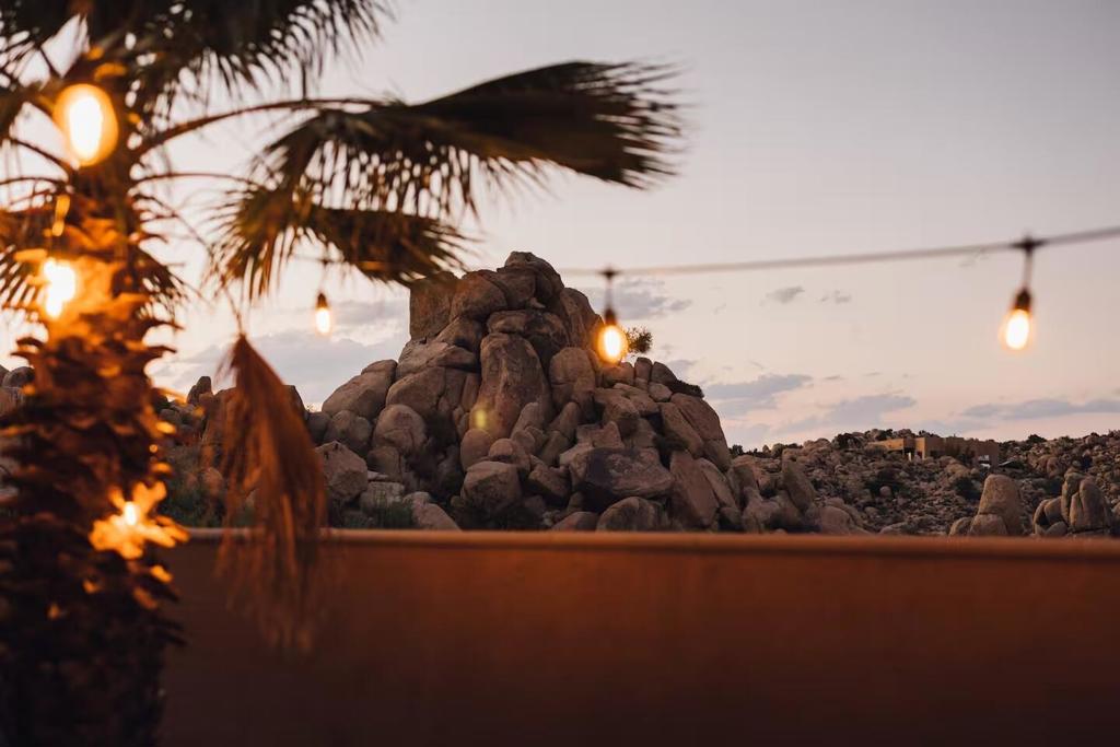 https://media.crmls.org/mediaz/731815ce-0c40-49fd-9da1-f8cec22bdfd1.jpg?preset=X-Large